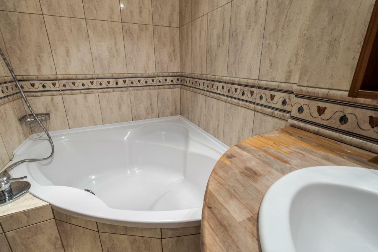 George Apartment Lviv Kültér fotó