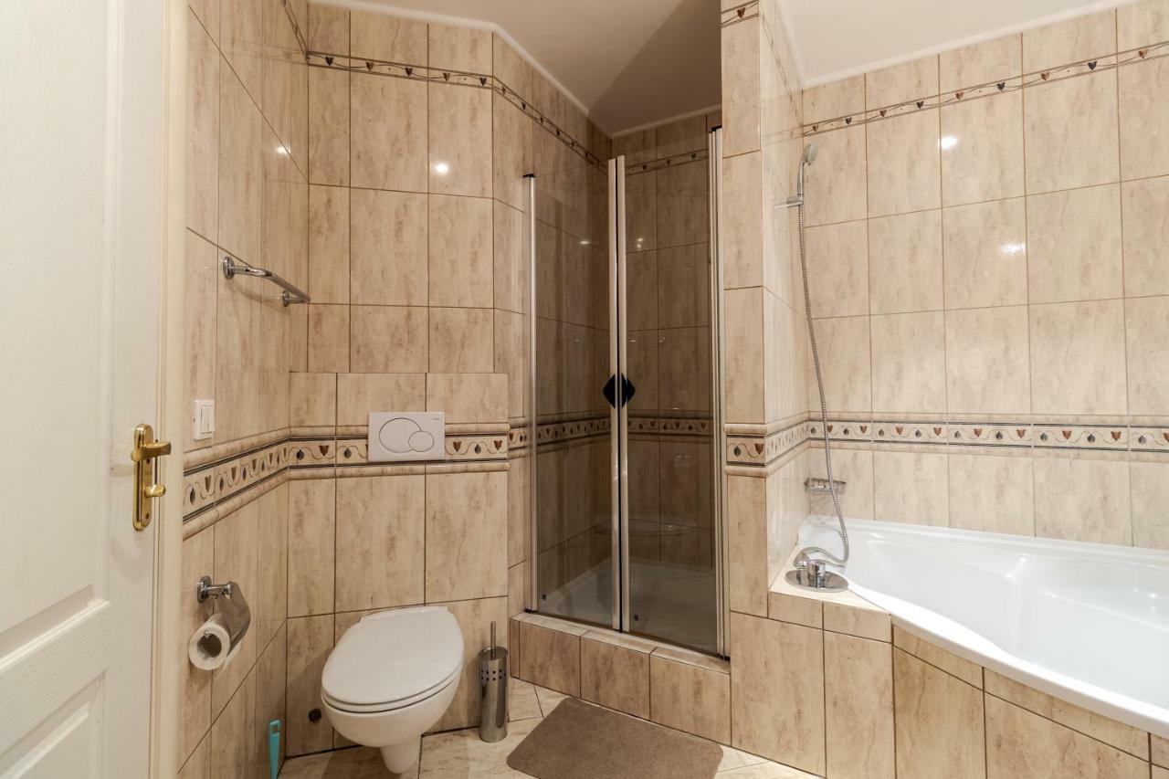 George Apartment Lviv Kültér fotó