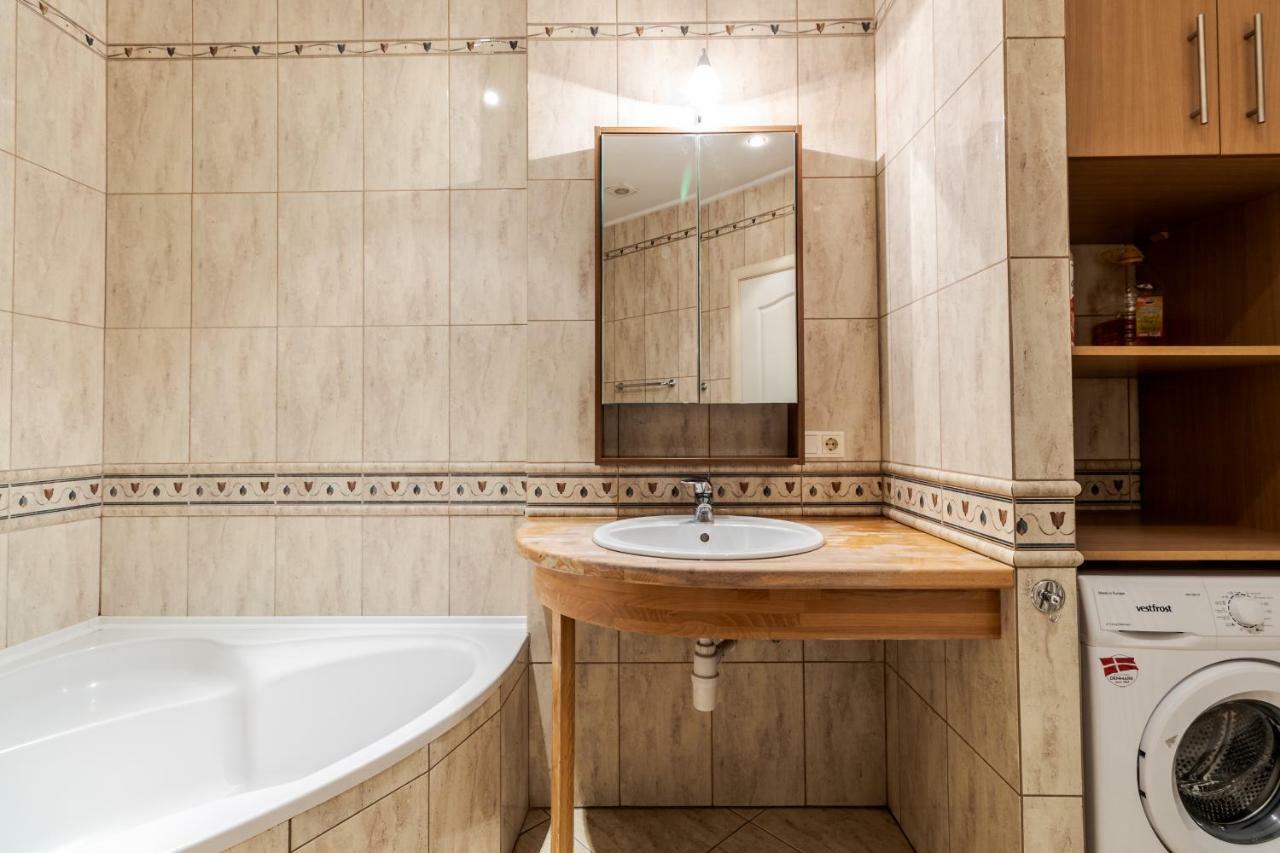 George Apartment Lviv Kültér fotó